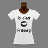Slim Frauen T-shirt Eishockey Puck - Ici c'est Fribourg
