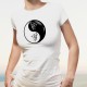 T-Shirt mode dame - Yin-Yang - Loup tribal - Dessin tatouage d'une tête de loup tribal à l'intérieur du Yin et du Yang