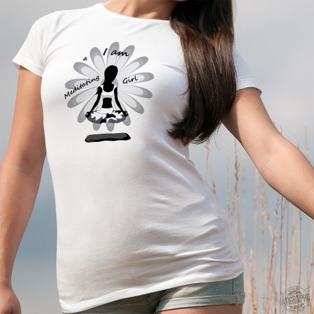 I am a meditating Girl ꕤ Ich bin ein meditierendes Mädchen ꕤ Frauen T-shirt