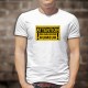 ATTENTION, de mauvaise humeur ★ panneau de danger rectangulaire jaune ★ T-shirt humoristique homme