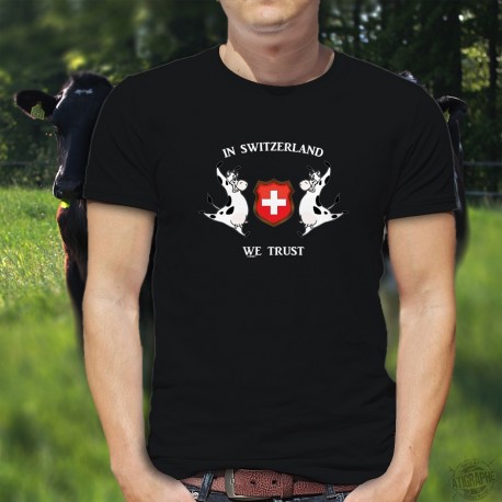 In Switzerland we Trust ✚ Nous croyons en la Suisse ✚ T-Shirt coton homme avec deux vaches Holstein entourant l'écusson Suisse