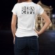 Frauen mode T-shirt - BERN CITY White - Weiße Buchstaben und Bundeshaus auf der Unterseite für die Hauptstadt der Schweiz