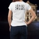 T-Shirt mode femme - BERN CITY White - Lettres blanches sur fond de Palais Fédéral pour la Capitale de la Suisse