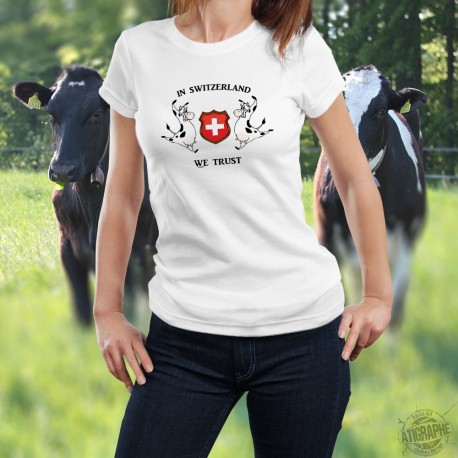 Donna T-shirt - In Switzerland we Trust (crediamo in Svizzera) e due mucche Holstein che circondano lo stemma della Svizzera