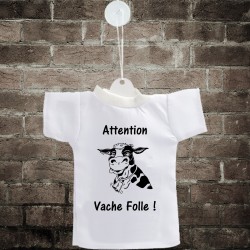 Attention, vache folle ! ✿ Mini T-Shirt pour voiture illustré d'une vache hallucinée, avec cintre et ventouse