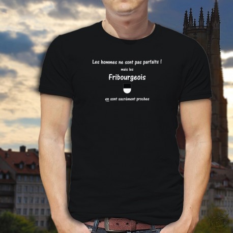 Les hommes ne sont pas parfaits ! mais les Fribourgeois en sont sacrément proches ★ T-Shirt coton homme - canton de Fribourg