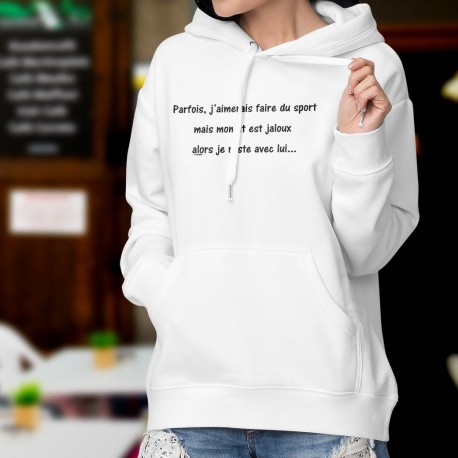 ★ Parfois, j'aimerais faire du sport mais mon lit est jaloux, alors je reste avec lui ★ Pull humoristique blanc à capuche dame