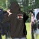 In Switzerland We Trust ✚ Nous avons confiance en la Suisse ✚ Pull à capuche coton dame, 2 Vaches Holstein  et l'écusson Suisse