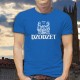 Dzodzet depuis 1481 ★ T-Shirt coton homme  inspiré du logo Cardinal, célèbre marque de bière du canton de Fribourg