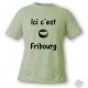 T-Shirt Eishockey Puck - Ici c'est Fribourg - für Herren oder Frauen, Alpine Spruce