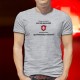 En Suisse on va au bistrot aussi vite que possible ✚ Men's T-Shirt