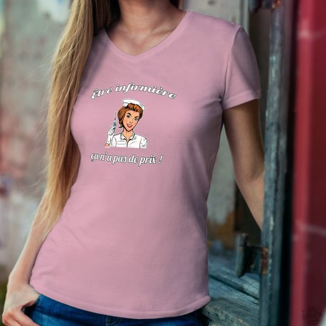 Être infirmière, ça n'a pas de prix ✿ POP ART ✿ T-Shirt coton dame, infirmière tenant une seringue inspirée de la pub Mastercard