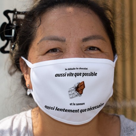 Je déballe le chocolat aussi vite que possible ✚ Maschera di cotone