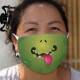 Gueule de monstre ★ Masque humoristique en tissu lavable, avec un monstre vert la langue pendante