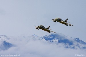 Deux Hunters des forces aériennes suisse lors du Sion Airshow 2011