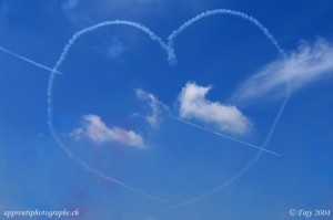 Un coeur dans le ciel de Payerne, lors du meeting aérien AIR04