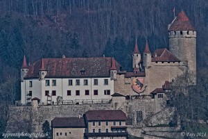 Le château de Lucens en HDR vu depuis Curtilles