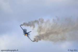 Le F-16 Solo Display accélère et se prépare...