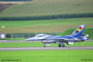 Atterrissage du F-16 Solo Display belge après une prestation remarquable