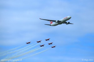 L'Airbus A330 et la patrouille suisse, fumigènes en action