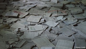 Un amoncellement de papier, vestige d'une civilisation disparue, Pripiat, Tchernobyl