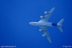 L'Airbus A380 en demi tonneau L'Airbus A380 en demi tonneau