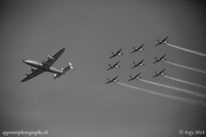 Le Breitling Super Constellation accompagné par le PC-7 team, lors de AIR14