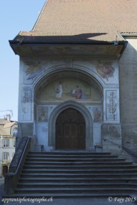 Le porche principal de la Collégiale